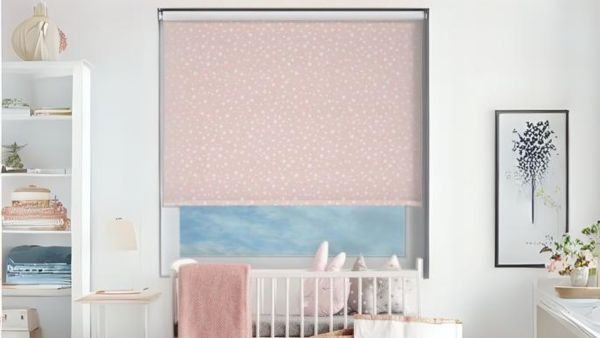 Cordless roller blind